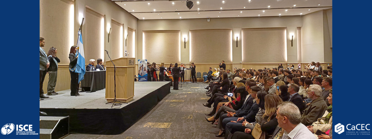 75 nuevos egresados del ISCE recibieron su diploma